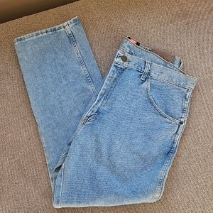 Wrangler Men's Classic Blue Jeans